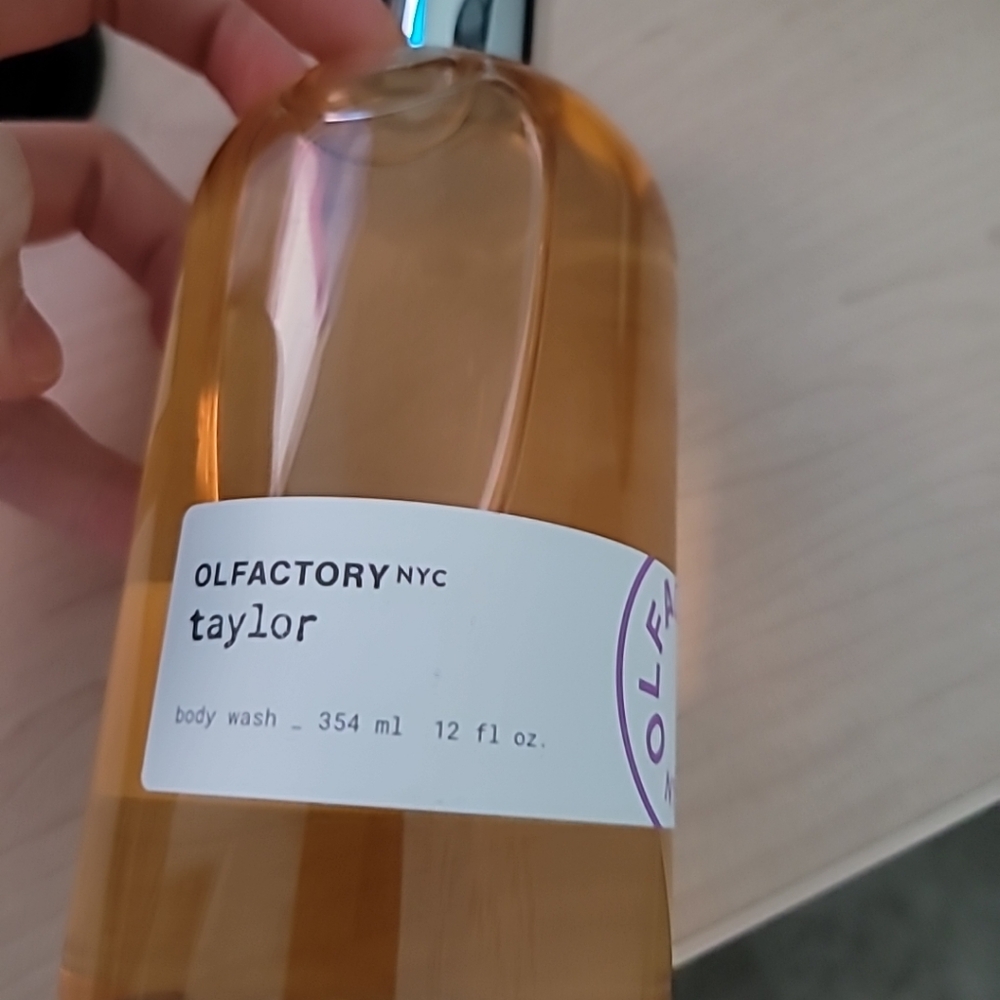 New Olfactory NYC Taylor Body Wash - Picture 2 of 3